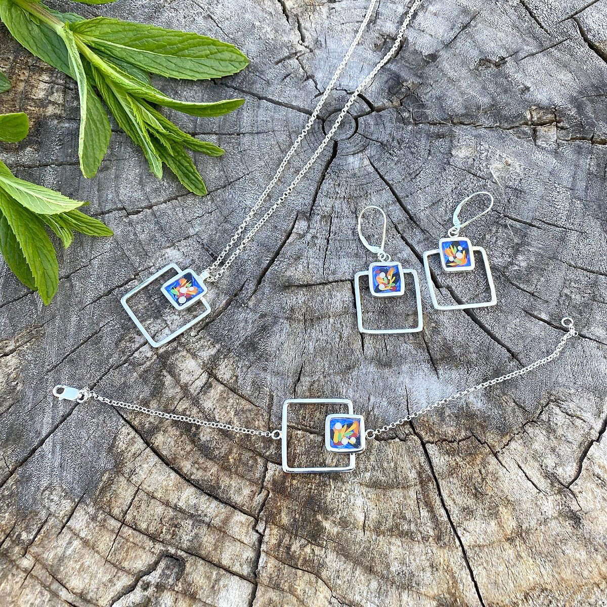ORNEMENT NECKLACE