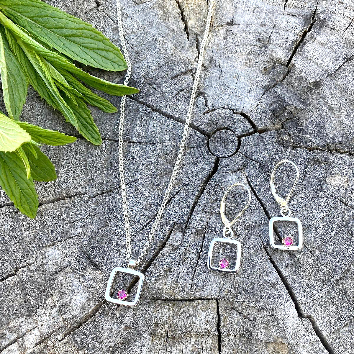 PORTRAIT NECKLACE